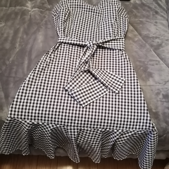 Bundle of 3 Suzy Shier dresses - Picture 4 of 14